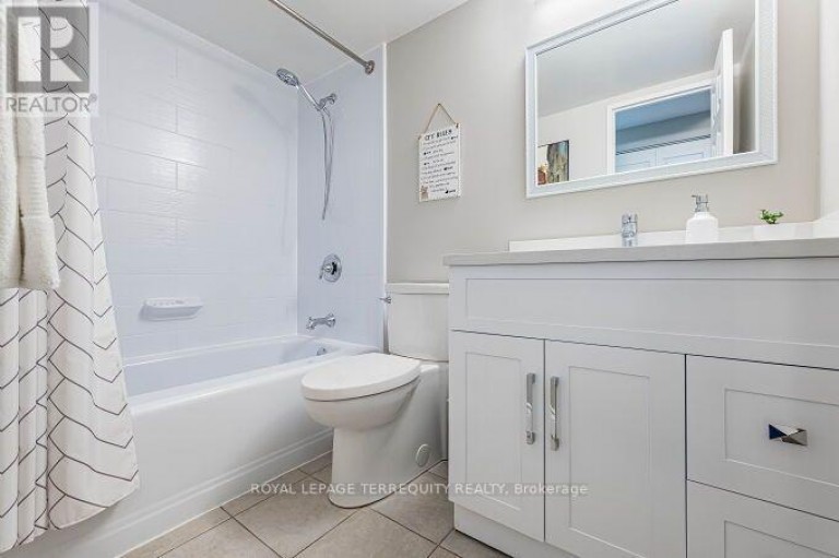 1102 - 812 BURNHAMTHORPE ROAD, Toronto (Markland Wood), Ontario, M9C4W1