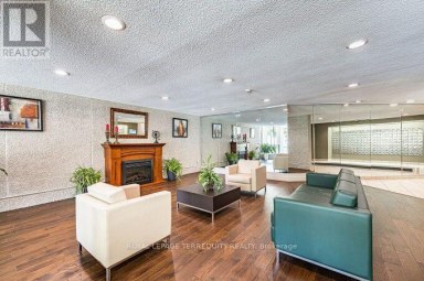 1102 - 812 BURNHAMTHORPE ROAD Toronto (Markland Wood) Ontario photo 3