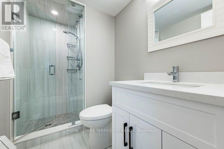 1102 - 812 BURNHAMTHORPE ROAD, Toronto (Markland Wood), Ontario, M9C4W1