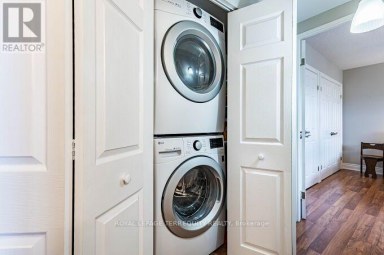 1102 - 812 BURNHAMTHORPE ROAD Toronto (Markland Wood) Ontario photo 34