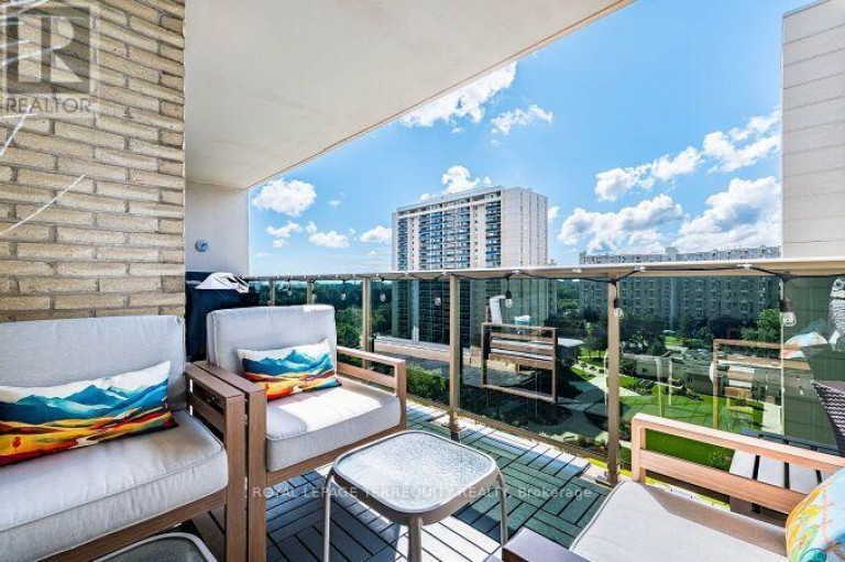 1102 - 812 BURNHAMTHORPE ROAD, Toronto (Markland Wood), Ontario, M9C4W1
