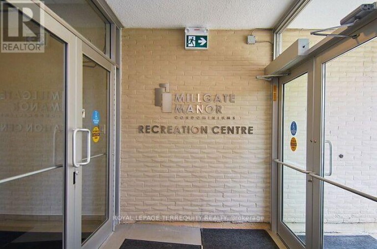 1102 - 812 BURNHAMTHORPE ROAD, Toronto (Markland Wood), Ontario, M9C4W1