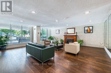 1102 - 812 BURNHAMTHORPE ROAD Toronto (Markland Wood) Ontario photo 5