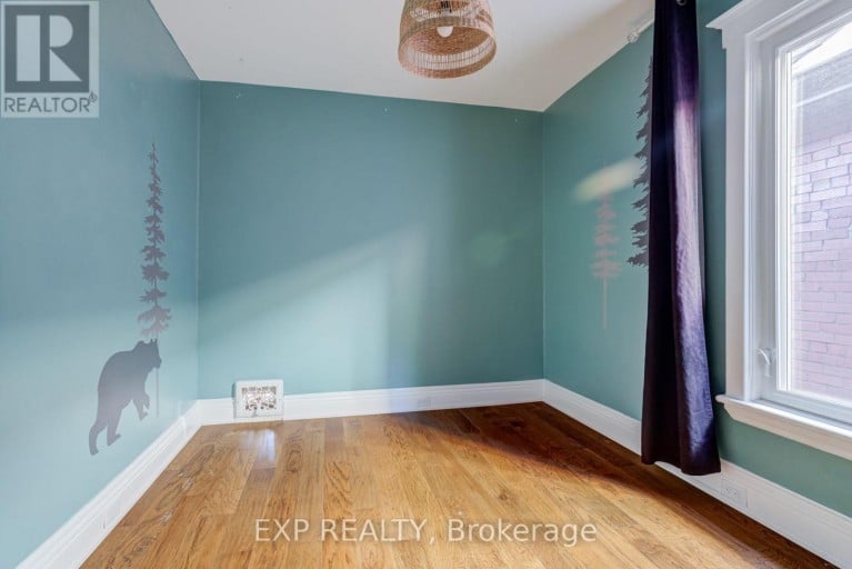 11 LORNE AVENUE, Hamilton (Blakeley), Ontario, L8M2X5