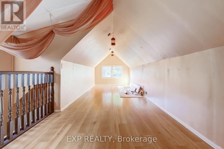 11 LORNE AVENUE, Hamilton (Blakeley), Ontario, L8M2X5