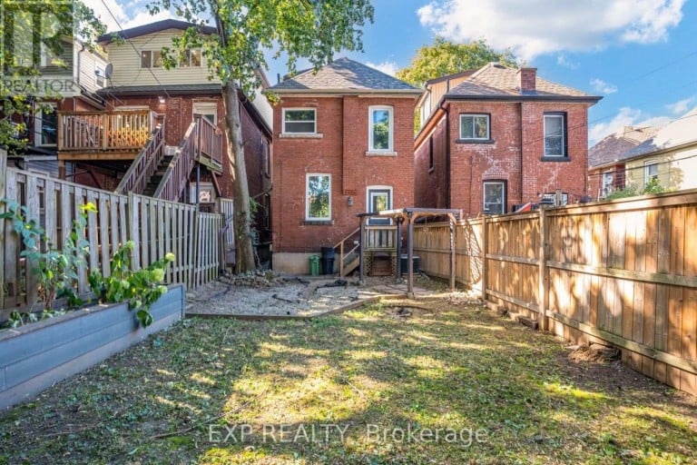 11 LORNE AVENUE, Hamilton (Blakeley), Ontario, L8M2X5