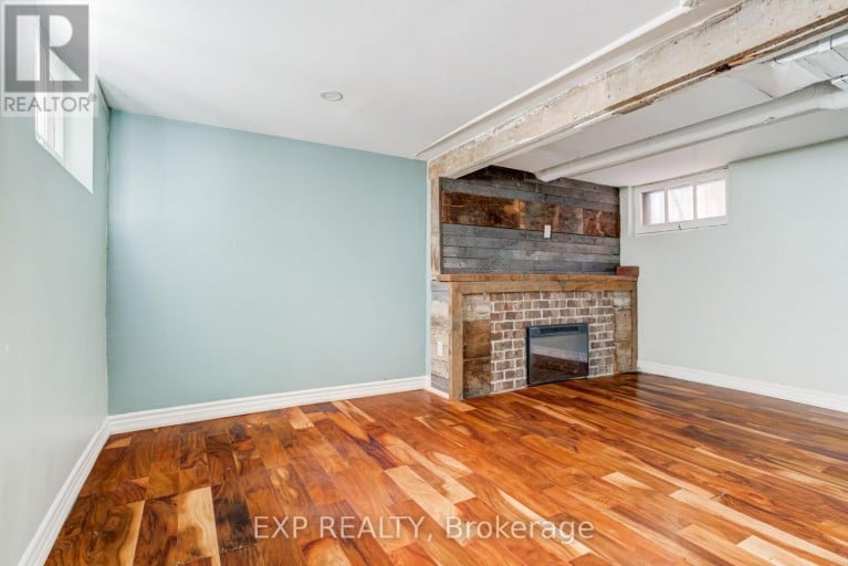 11 LORNE AVENUE, Hamilton (Blakeley), Ontario, L8M2X5