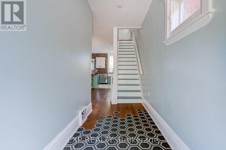 11 LORNE AVENUE, Hamilton (Blakeley), Ontario, L8M2X5