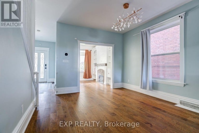 11 LORNE AVENUE, Hamilton (Blakeley), Ontario, L8M2X5