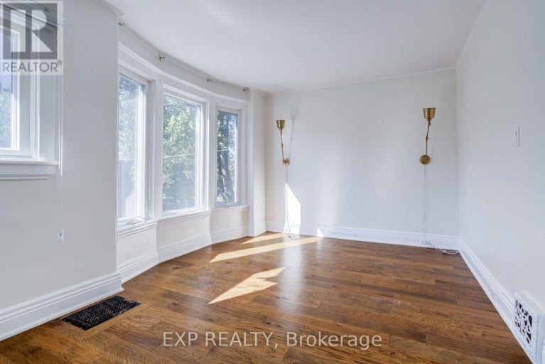 11 LORNE AVENUE, Hamilton (Blakeley), Ontario, L8M2X5