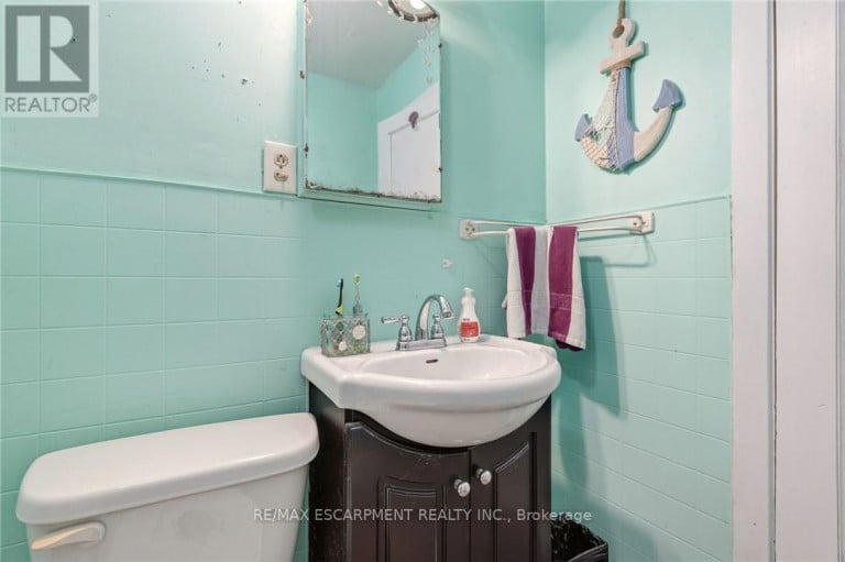 66 EAST 32ND STREET, Hamilton (Raleigh), Ontario, L8V3R9
