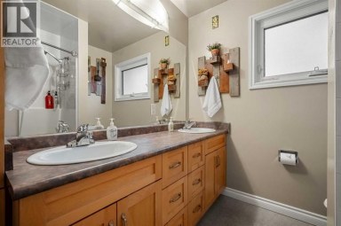 4116 Brisebois Drive NW Calgary Alberta photo 16