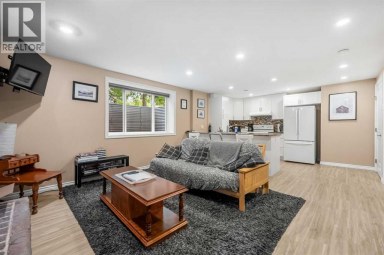 4116 Brisebois Drive NW Calgary Alberta photo 18