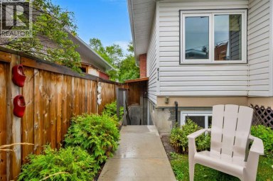 4116 Brisebois Drive NW Calgary Alberta photo 39