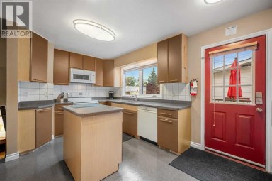 4116 Brisebois Drive NW Calgary Alberta photo 8