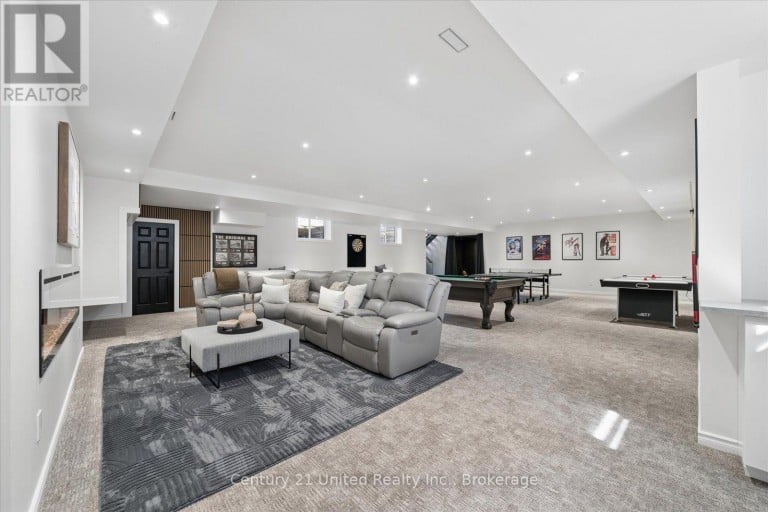 144 WALLIS DRIVE, Peterborough (Monaghan Ward 2), Ontario, K9J6C1