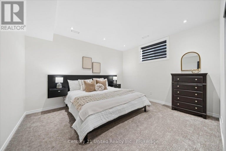 144 WALLIS DRIVE, Peterborough (Monaghan Ward 2), Ontario, K9J6C1