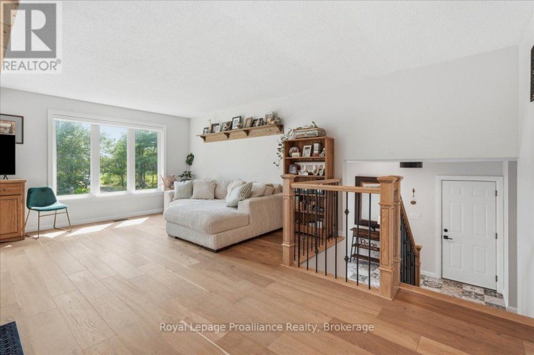 10389 41 HIGHWAY, Addington Highlands (Addington Highlands), Ontario, K0H1Z0
