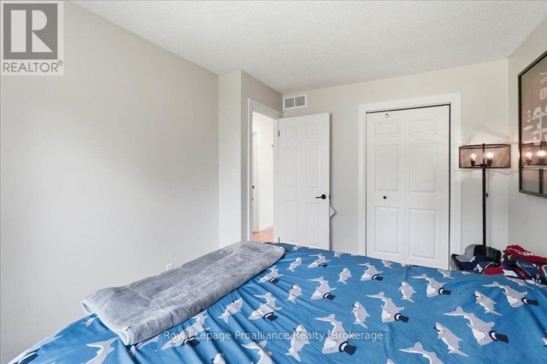 10389 41 HIGHWAY, Addington Highlands (Addington Highlands), Ontario, K0H1Z0