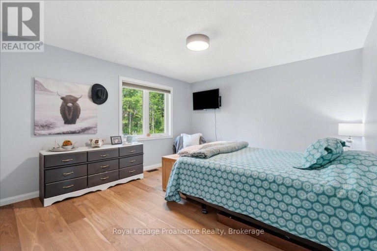 10389 41 HIGHWAY, Addington Highlands (Addington Highlands), Ontario, K0H1Z0
