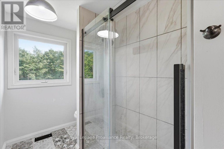 10389 41 HIGHWAY, Addington Highlands (Addington Highlands), Ontario, K0H1Z0