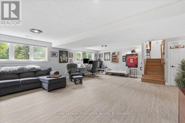 10389 41 HIGHWAY, Addington Highlands (Addington Highlands), Ontario, K0H1Z0