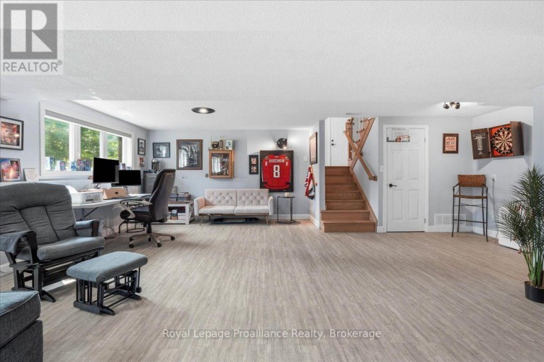 10389 41 HIGHWAY, Addington Highlands (Addington Highlands), Ontario, K0H1Z0