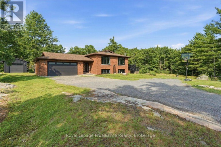 10389 41 HIGHWAY, Addington Highlands (Addington Highlands), Ontario, K0H1Z0