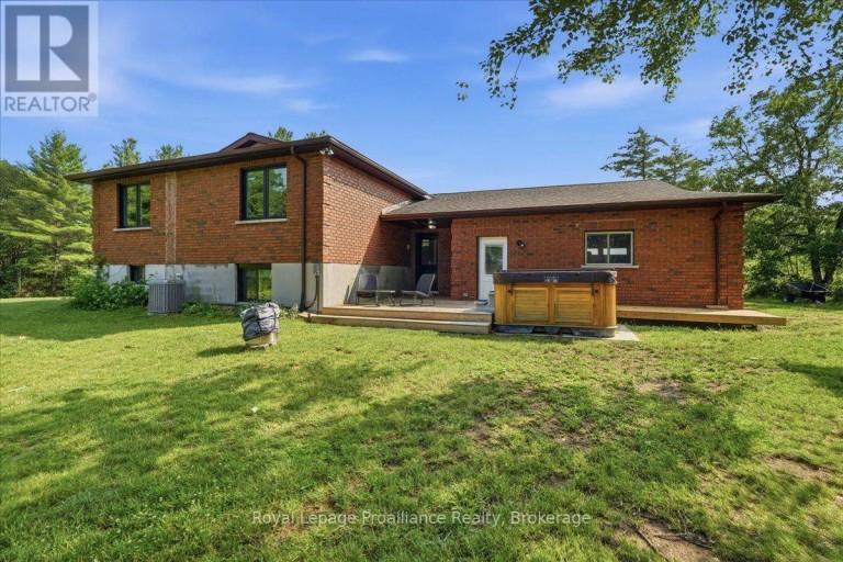 10389 41 HIGHWAY, Addington Highlands (Addington Highlands), Ontario, K0H1Z0