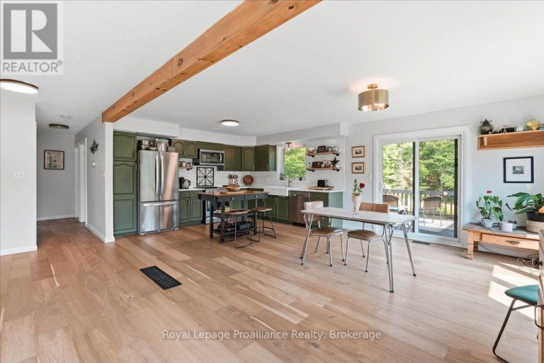 10389 41 HIGHWAY, Addington Highlands (Addington Highlands), Ontario, K0H1Z0