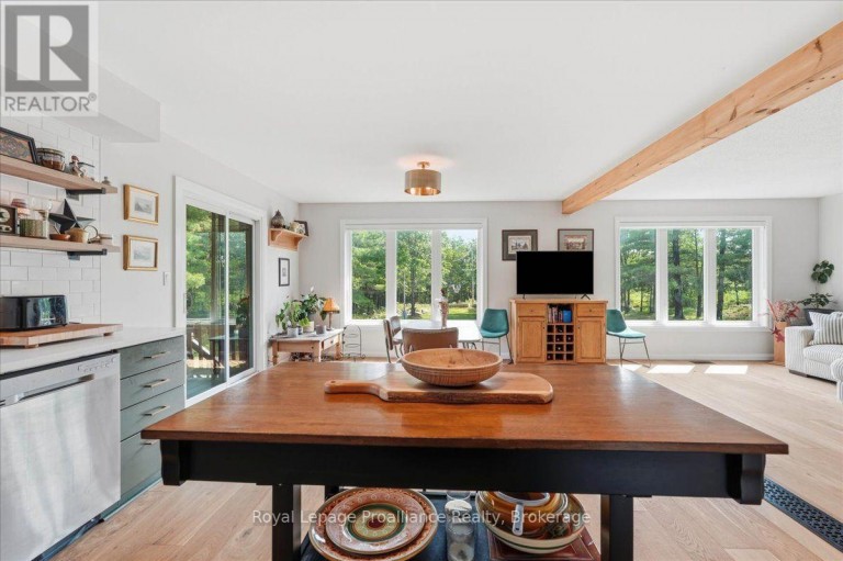 10389 41 HIGHWAY, Addington Highlands (Addington Highlands), Ontario, K0H1Z0