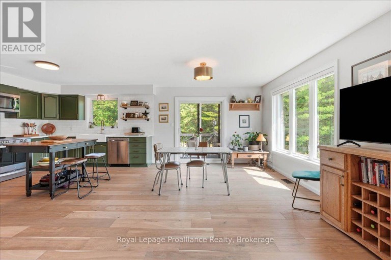 10389 41 HIGHWAY, Addington Highlands (Addington Highlands), Ontario, K0H1Z0