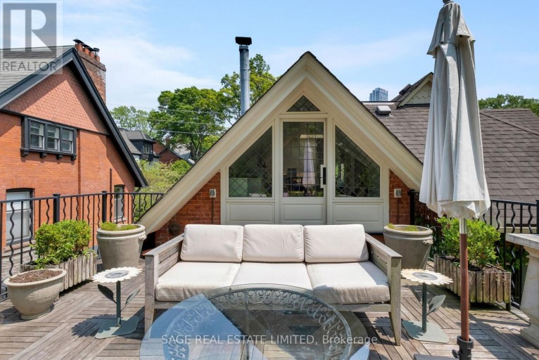 104 PARK ROAD, Toronto (Rosedale-Moore Park), Ontario, M4W2N7