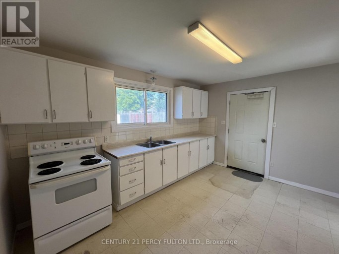 3 - 86 BROCK STREET E, Oshawa (O'Neill), Ontario, L1G1S1