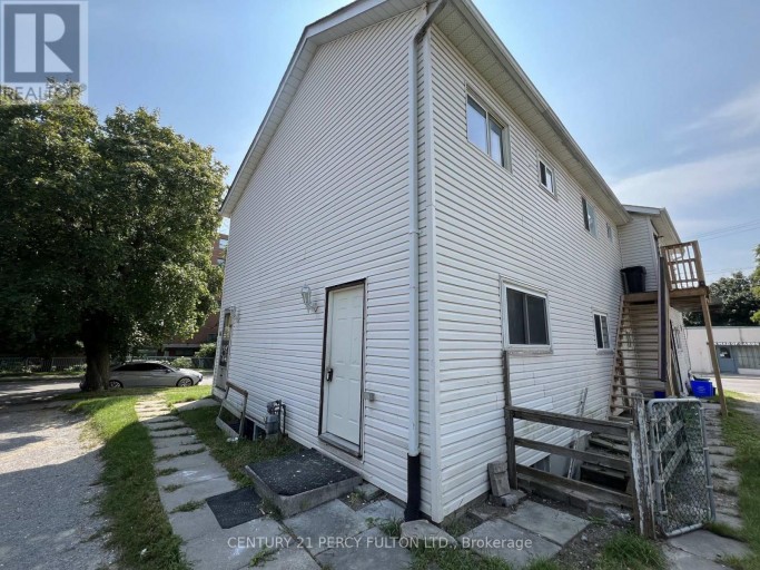 3 - 86 BROCK STREET E, Oshawa (O'Neill), Ontario, L1G1S1