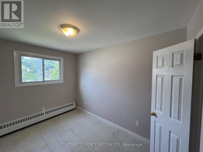 3 - 86 BROCK STREET E, Oshawa (O'Neill), Ontario, L1G1S1