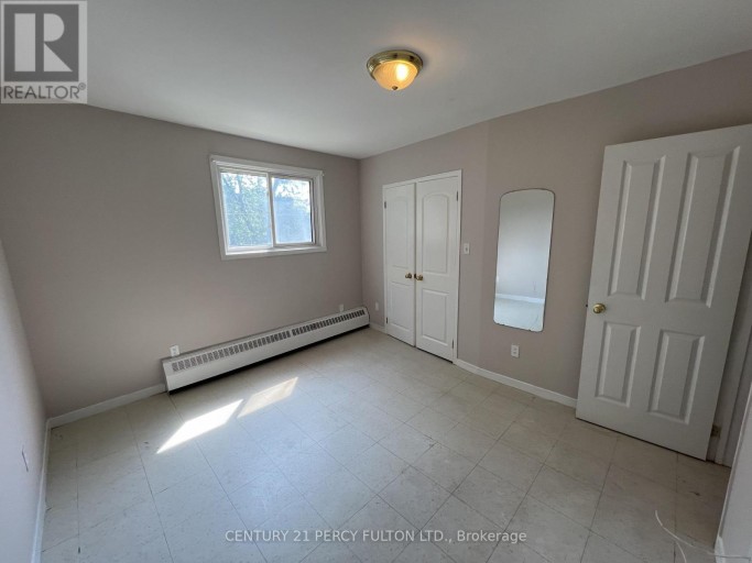 3 - 86 BROCK STREET E, Oshawa (O'Neill), Ontario, L1G1S1