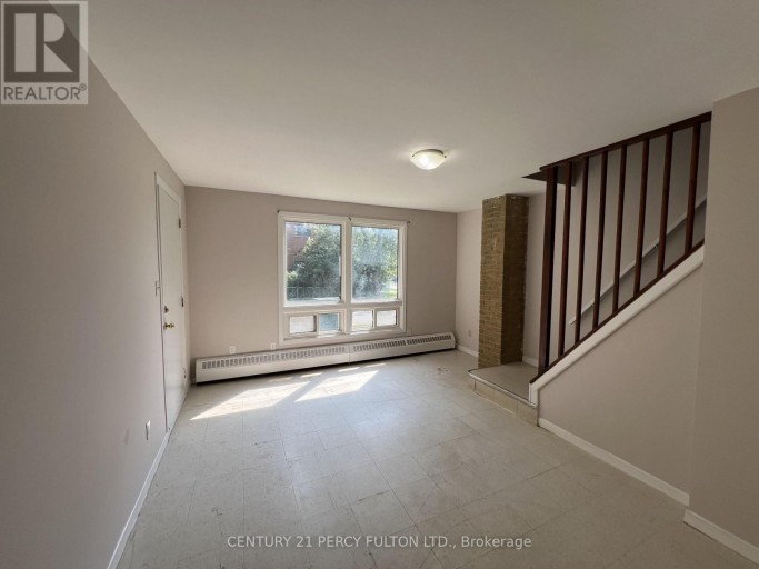 3 - 86 BROCK STREET E, Oshawa (O'Neill), Ontario, L1G1S1