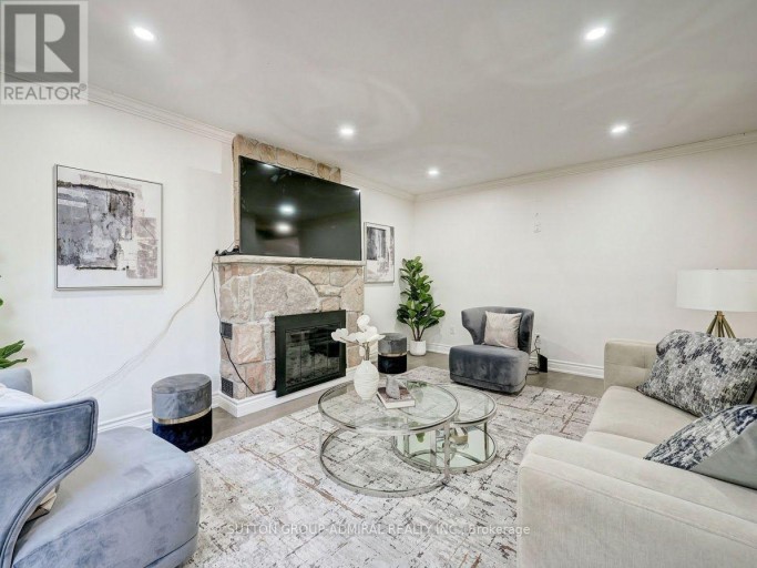 MAIN& 2 - 205 LONDON ROAD, Newmarket (Bristol-London), Ontario, L3Y6H8