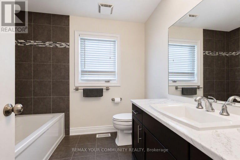 62 JEWEL HOUSE LANE, Barrie (Innis-Shore), Ontario, L4N8J7