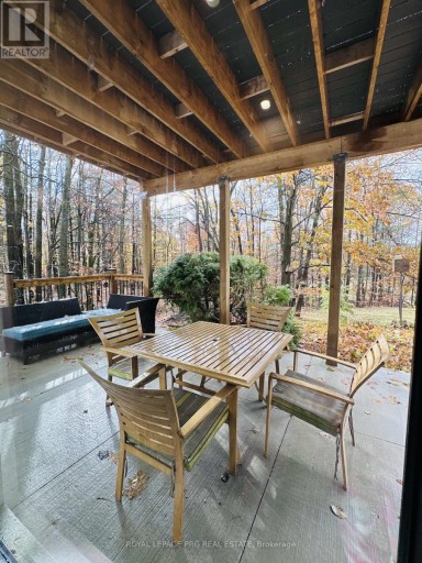 4B PIERCE COURT, Springwater (Midhurst), Ontario, L9X0J4