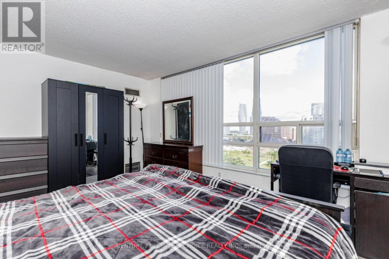 1015 - 250 WEBB DRIVE, Mississauga (City Centre), Ontario, L5B3Z4
