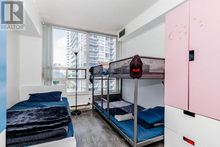 1015 - 250 WEBB DRIVE, Mississauga (City Centre), Ontario, L5B3Z4