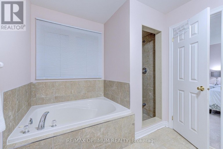 42 DOCKSIDE COURT, Brampton (Sandringham-Wellington), Ontario, L6Z0G3