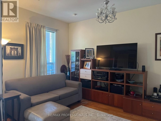 MAIN - 282 KEELE STREET, Toronto (Junction Area), Ontario, M6P2K4