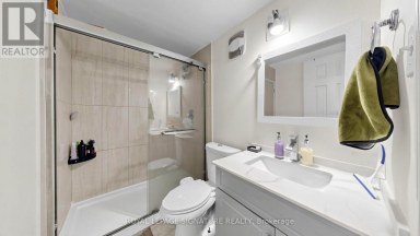 15 GAINSBOROUGH ROAD Brampton (Northgate) Ontario photo 6