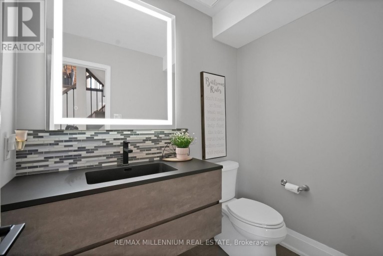 4165 CREDIT POINT DRIVE, Mississauga (East Credit), Ontario, L5M3K3