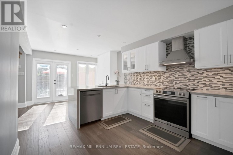 4165 CREDIT POINT DRIVE, Mississauga (East Credit), Ontario, L5M3K3