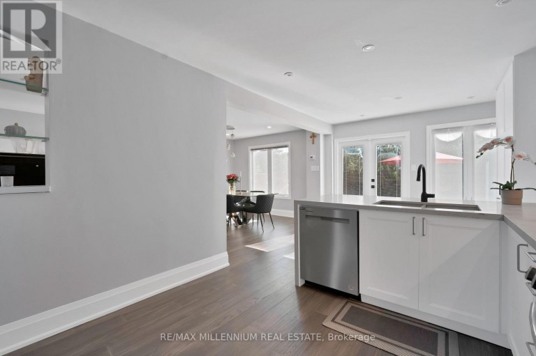 4165 CREDIT POINT DRIVE, Mississauga (East Credit), Ontario, L5M3K3