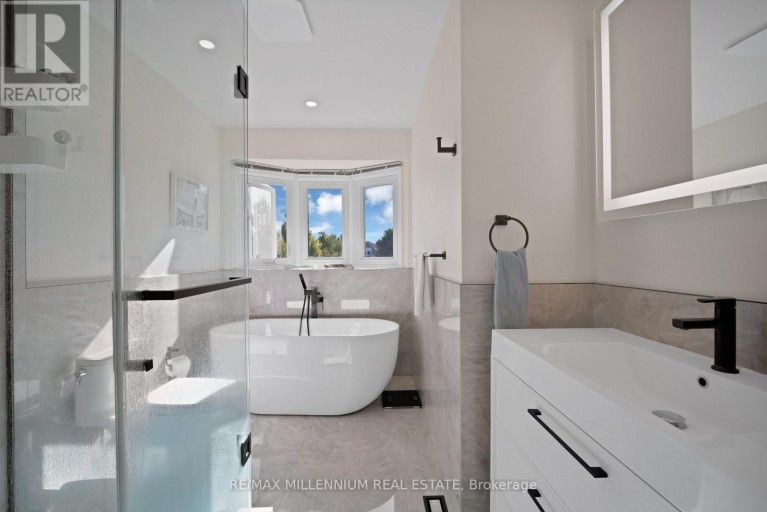 4165 CREDIT POINT DRIVE, Mississauga (East Credit), Ontario, L5M3K3